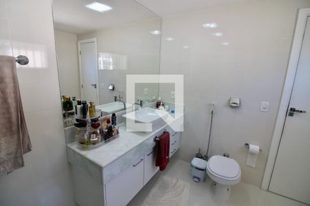 Casa à venda com 500m², 5 quartos e 3 vagasBanheiro da Suíte 1