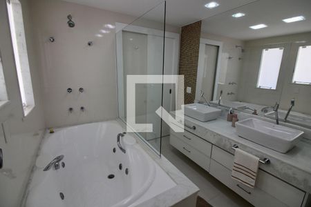 Casa à venda com 500m², 5 quartos e 3 vagasBanheiro da Suíte 3