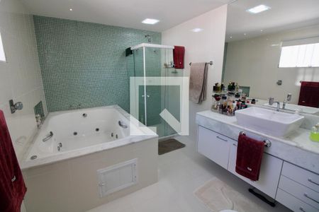 Casa à venda com 500m², 5 quartos e 3 vagasBanheiro da Suíte 1