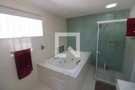 Casa à venda com 500m², 5 quartos e 3 vagasBanheiro da Suíte 1