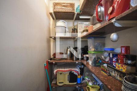 Casa para alugar com 300m², 4 quartos e 5 vagasDespensa