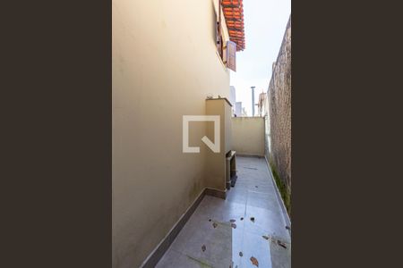Casa para alugar com 200m², 3 quartos e 2 vagasCorredor Entrada Lateral