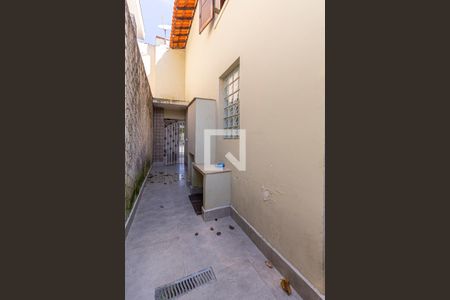Casa para alugar com 200m², 3 quartos e 2 vagasCorredor Entrada Lateral
