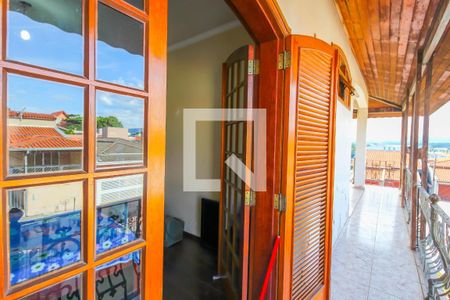 Casa à venda com 308m², 3 quartos e 3 vagas Casa à venda com 308m², 3 quartos e 3 vagasSacada do Quarto 2