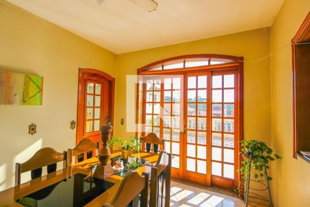 Casa à venda com 308m², 3 quartos e 3 vagas Casa à venda com 308m², 3 quartos e 3 vagasSala 2