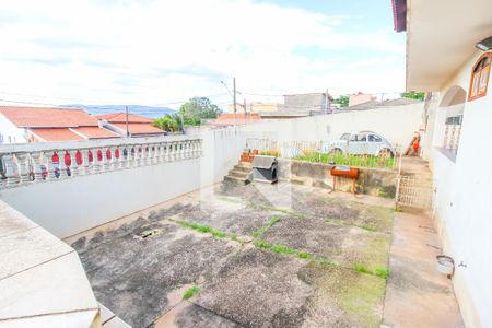 Casa à venda com 308m², 3 quartos e 3 vagas Casa à venda com 308m², 3 quartos e 3 vagasQuintal