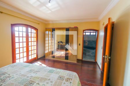 Casa à venda com 308m², 3 quartos e 3 vagas Casa à venda com 308m², 3 quartos e 3 vagasSuíte