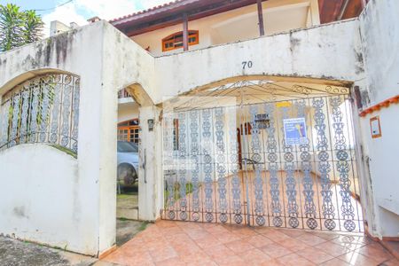 Casa à venda com 308m², 3 quartos e 3 vagas Casa à venda com 308m², 3 quartos e 3 vagasFachada