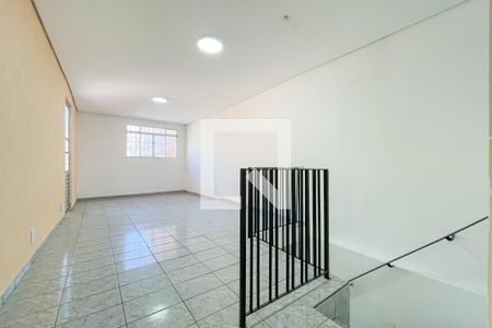 Sala de casa para alugar com 2 quartos, 150m² em Jardim Roberto, Osasco