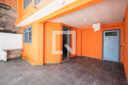 Casa à venda com 150m², 2 quartos e 4 vagas Casa à venda com 150m², 2 quartos e 4 vagasQuintal