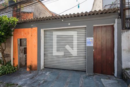 Casa à venda com 150m², 2 quartos e 4 vagas Casa à venda com 150m², 2 quartos e 4 vagasFachada
