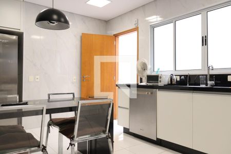 Casa à venda com 214m², 4 quartos e 4 vagasCozinha