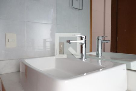 Casa à venda com 214m², 4 quartos e 4 vagasBanheiro