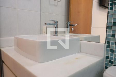 Casa à venda com 214m², 4 quartos e 4 vagasBanheiro Quarto 2