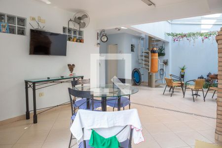 Casa à venda com 270m², 3 quartos e 5 vagasQuintal