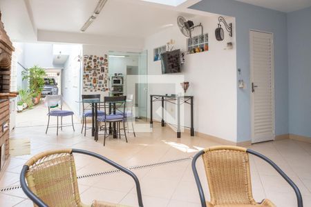 Casa à venda com 270m², 3 quartos e 5 vagasQuintal