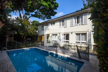 Fachada posterior de casa para alugar com 3 quartos, 644m² em Jardim Leonor, São Paulo