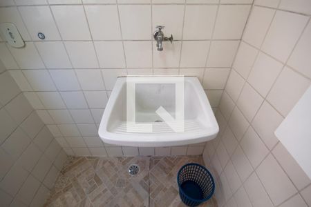 Apartamento à venda com 54m², 2 quartos e 1 vaga Apartamento à venda com 54m², 2 quartos e 1 vagaCozinha e Área de Serviço