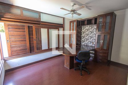 Casa à venda com 469m², 4 quartos e 4 vagasEscritório