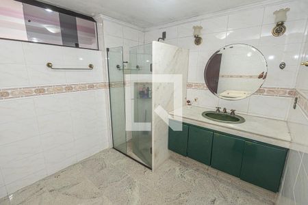 Casa à venda com 469m², 4 quartos e 4 vagasBanheiro da suíte