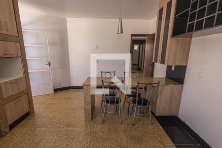 Casa à venda com 469m², 4 quartos e 4 vagasCozinha