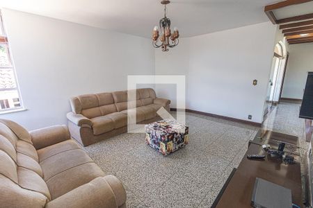 Casa à venda com 469m², 4 quartos e 4 vagasSala