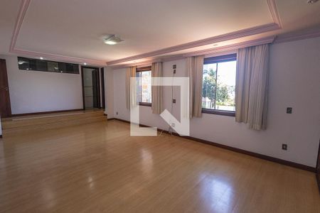Casa à venda com 469m², 4 quartos e 4 vagasQuarto 2 / suíte / banheira