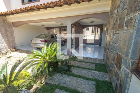 Casa à venda com 469m², 4 quartos e 4 vagasVagas de garagem