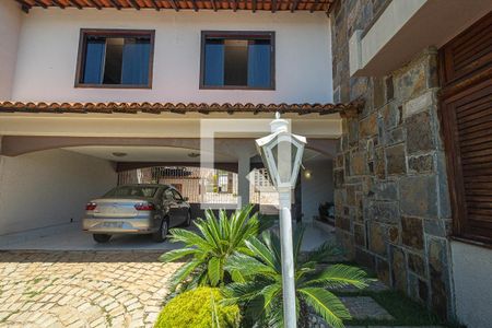 Casa à venda com 469m², 4 quartos e 4 vagasVagas de garagem