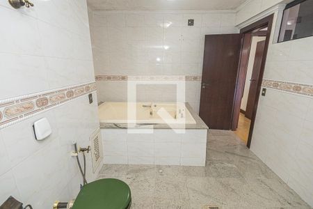 Casa à venda com 469m², 4 quartos e 4 vagasBanheiro da suíte