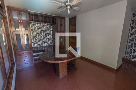 Casa à venda com 469m², 4 quartos e 4 vagasEscritório