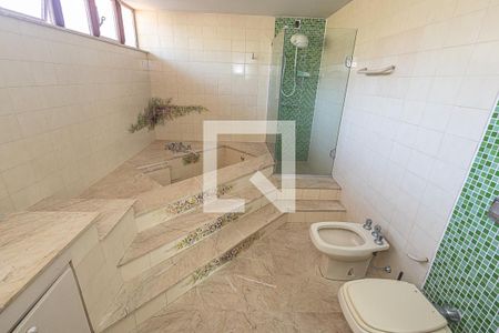 Casa à venda com 469m², 4 quartos e 4 vagasBanheiro social