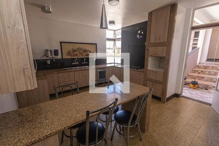 Casa à venda com 469m², 4 quartos e 4 vagasCozinha