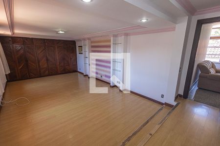 Casa à venda com 469m², 4 quartos e 4 vagasQuarto 2 / suíte / banheira