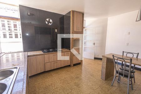 Casa à venda com 469m², 4 quartos e 4 vagasCozinha