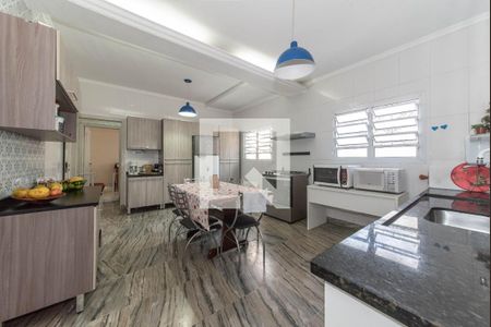 Casa à venda com 350m², 4 quartos e 6 vagasCozinha