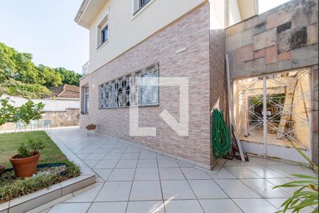 Casa à venda com 350m², 4 quartos e 6 vagasQuintal
