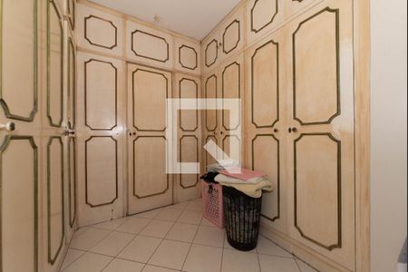 Casa à venda com 350m², 4 quartos e 6 vagasSuíte