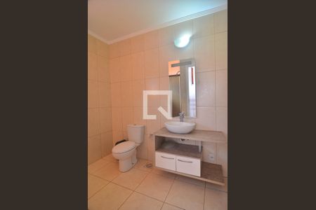 Casa à venda com 280m², 4 quartos e 3 vagasBanheiro 1