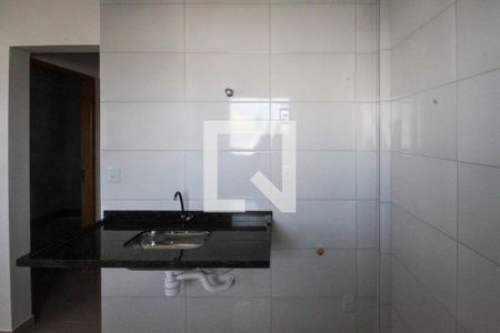 Cozinha de apartamento para alugar com 2 quartos, 33m² em Vila Antonieta, São Paulo