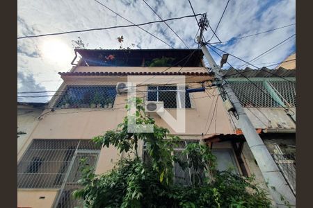 Casa à venda com 102m², 2 quartos e sem vaga Casa à venda com 102m², 2 quartos e sem vagaFachada