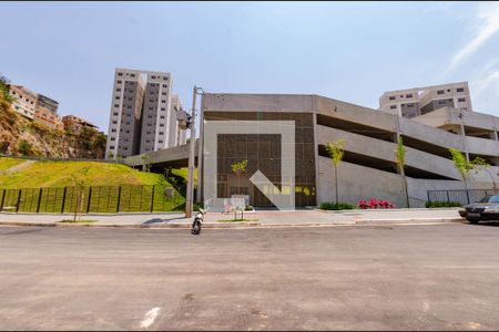 Apartamento para alugar com 48m², 2 quartos e 1 vaga Apartamento para alugar com 48m², 2 quartos e 1 vagaFachada