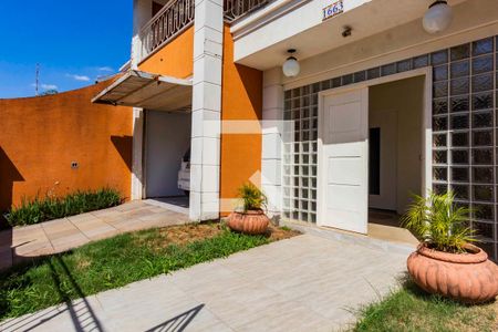 Casa à venda com 334m², 3 quartos e 2 vagasFachada da casa 