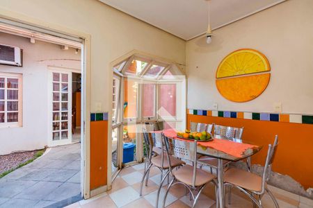 Casa à venda com 334m², 3 quartos e 2 vagasCozinha 