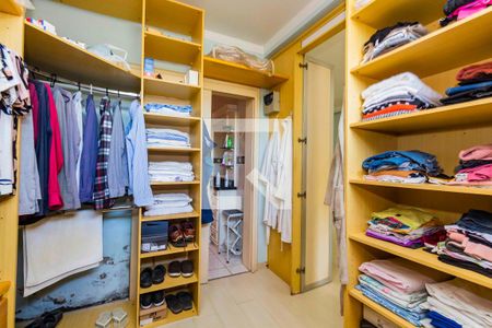Casa à venda com 334m², 3 quartos e 2 vagasCloset Suíte 1
