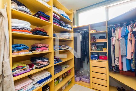 Casa à venda com 334m², 3 quartos e 2 vagasCloset Suíte 1