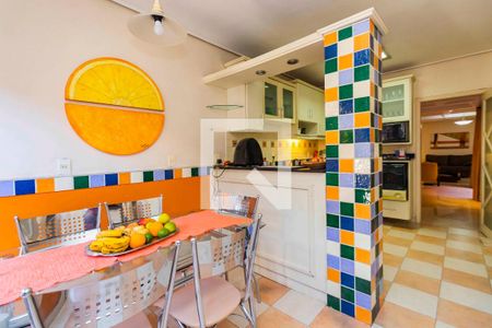 Casa à venda com 334m², 3 quartos e 2 vagasCozinha 