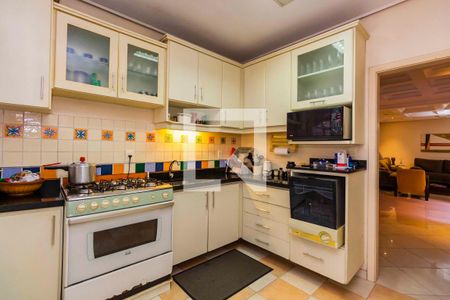 Casa à venda com 334m², 3 quartos e 2 vagasCozinha 