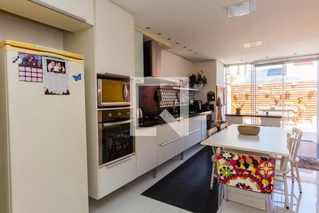 Casa à venda com 294m², 3 quartos e 2 vagas Casa à venda com 294m², 3 quartos e 2 vagasCozinha com churrasqueira