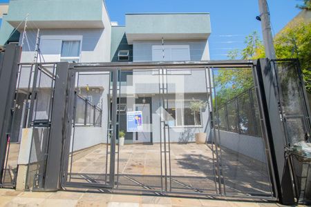 Casa à venda com 102m², 3 quartos e 2 vagasFachada